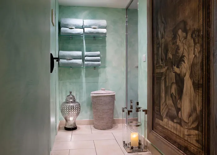 Hotel Henri Iv 4*